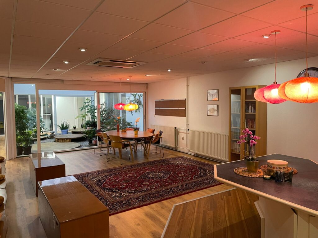 De aangesloten ruimte